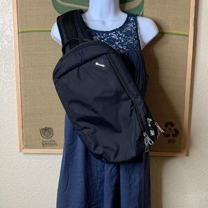 Pacsafe Vibe 325 Anti-Theft Sling Pack Black 10L